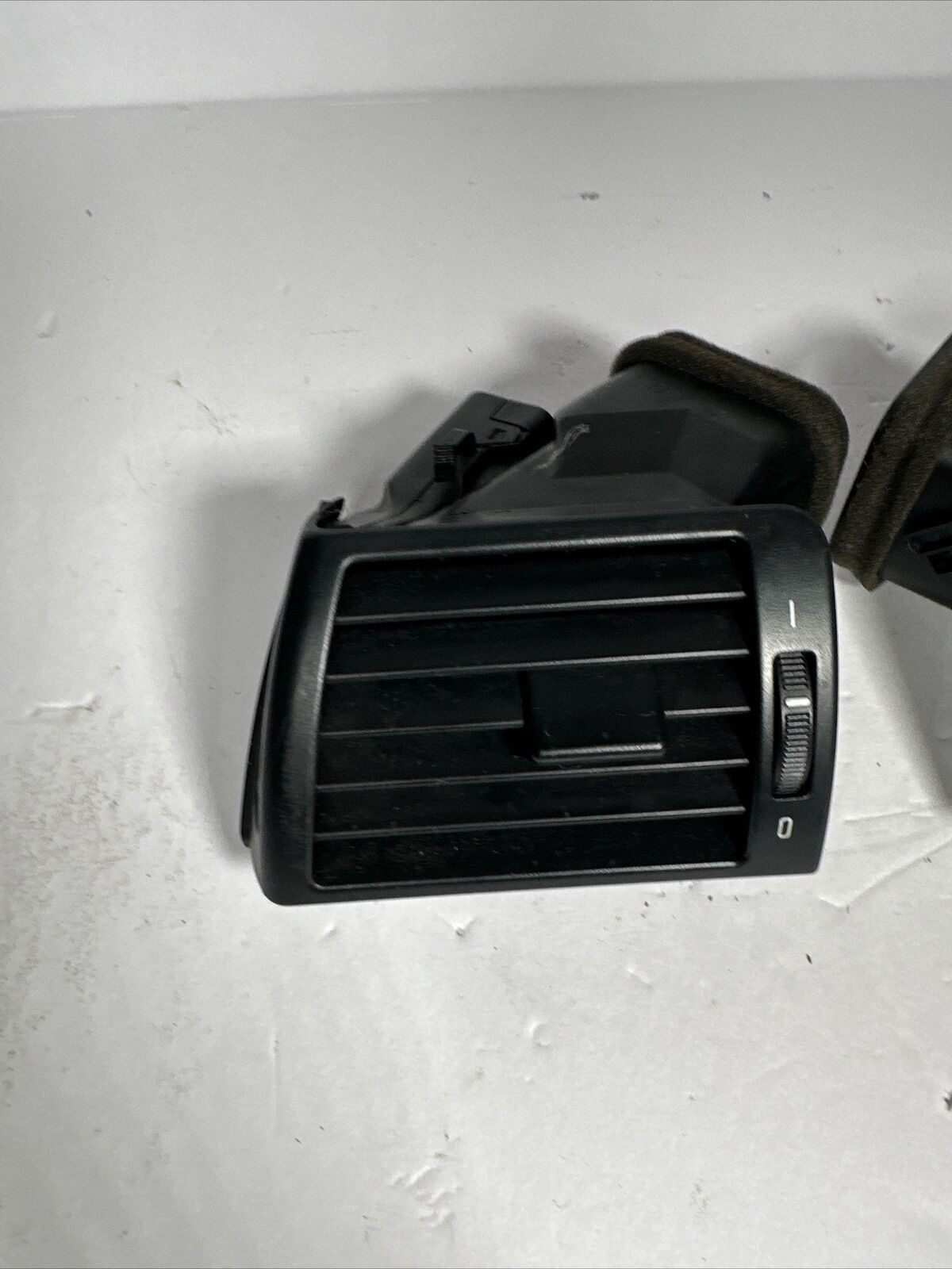 98-05 BMW E46 M3 3 SERIES FRONT L/R DASH END VENTS AC VENT AIR VENT OEM