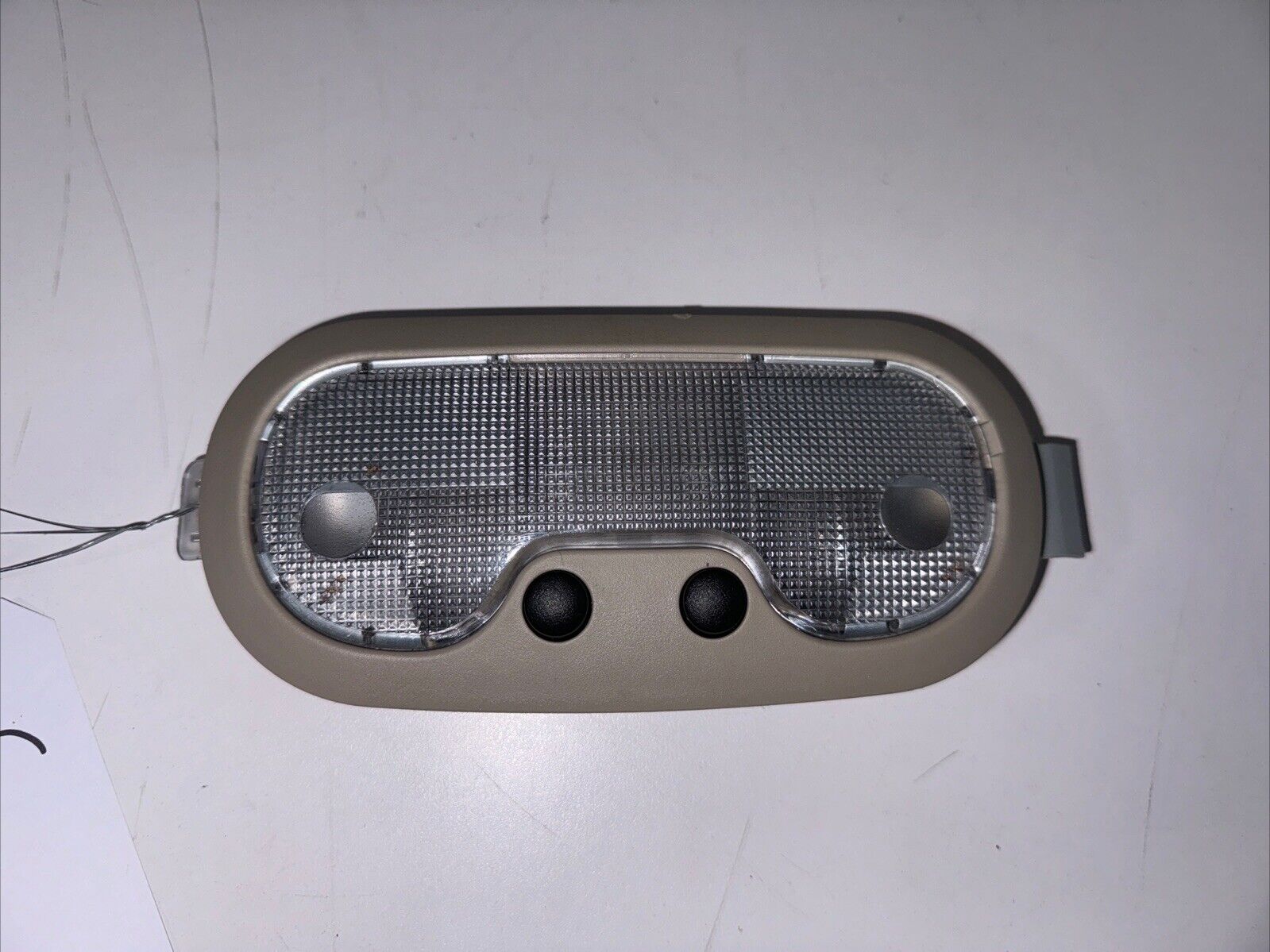 2000 - 2006 TAHOE YUKON SUBURBAN ESCALADE REAR OVERHEAD DOME LIGHT SHALE OEM