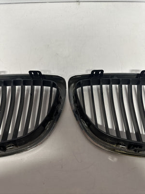 07-10 OEM BMW E92 E93 Coupe 328 335i Front Bumper Kidney Grilles Chrome