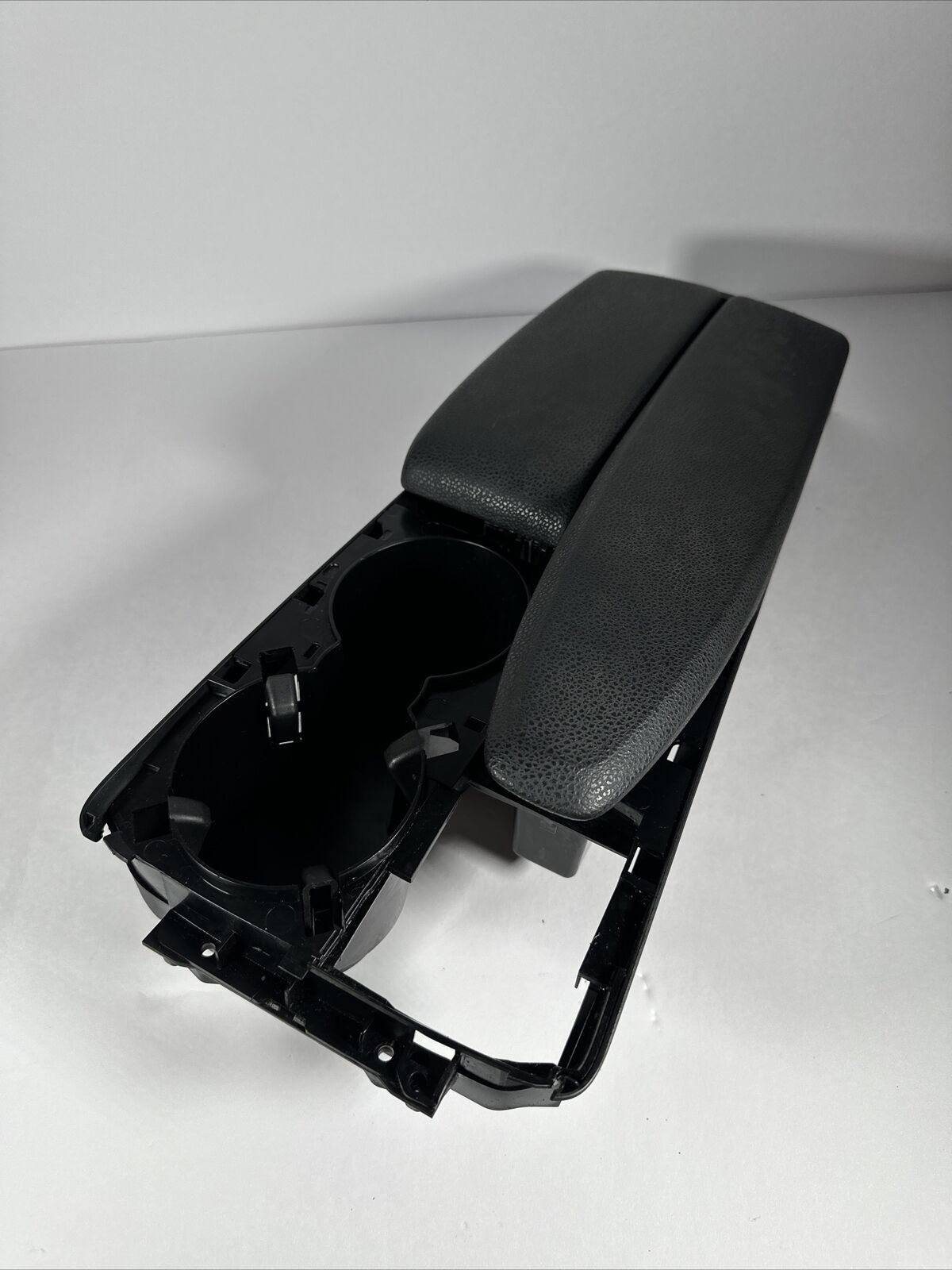 08-14 Mercedes W204 C300 C350 Center Console Arm Rest Armrest Cup Holder Black