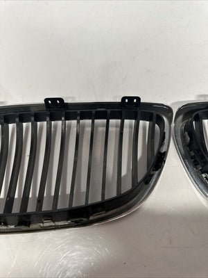 07-10 OEM BMW E92 E93 Coupe 328 335i Front Bumper Kidney Grilles Chrome