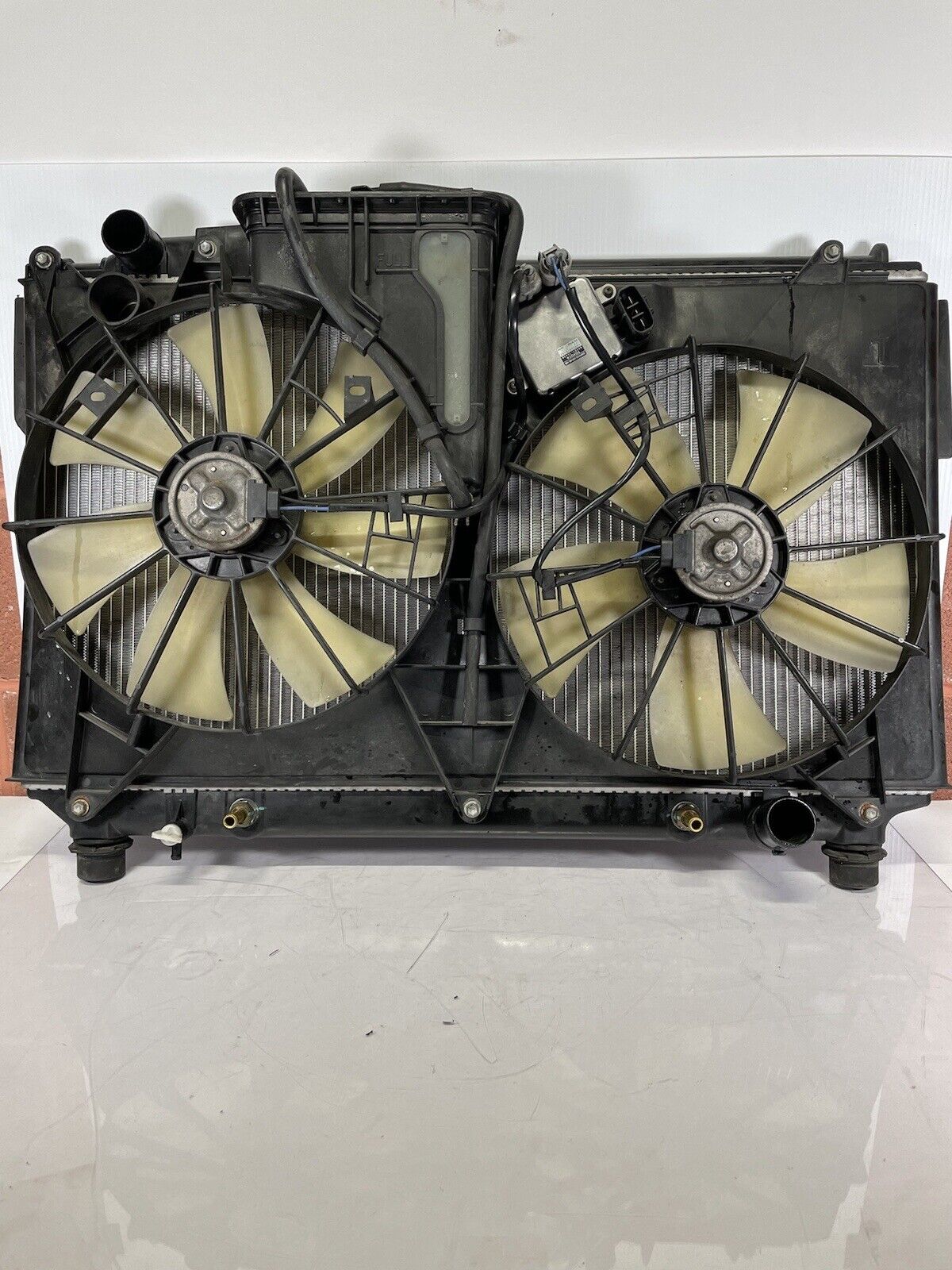 01-06 LEXUS LS430 4.3L V8 ENGINE RADIATOR COOLING COOLANT MOTOR FAN SHROUD OEM