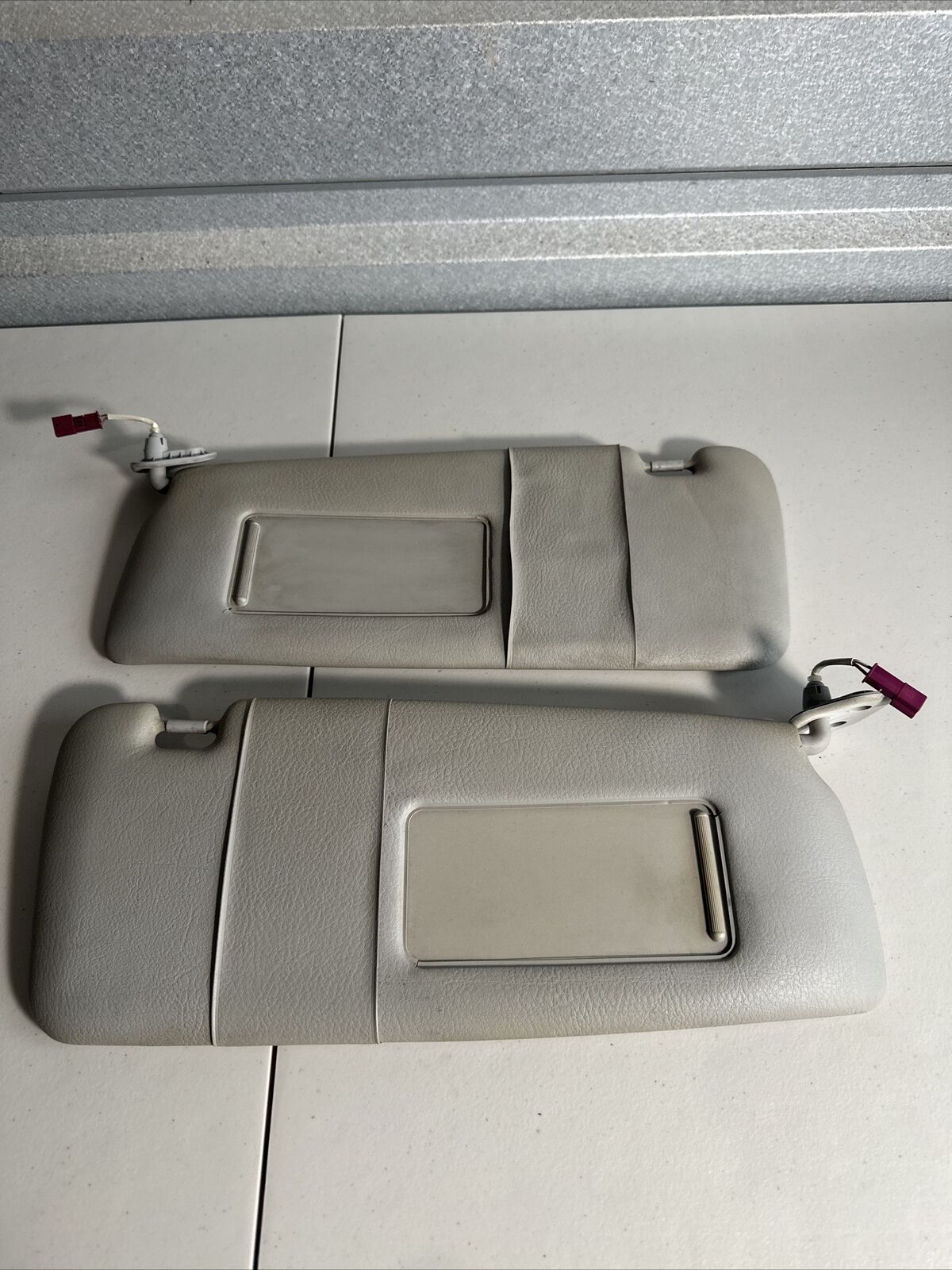 Set 2 Left Right Sun Visor Shade Mirror Gray OEM BMW 330i E46 2000-06