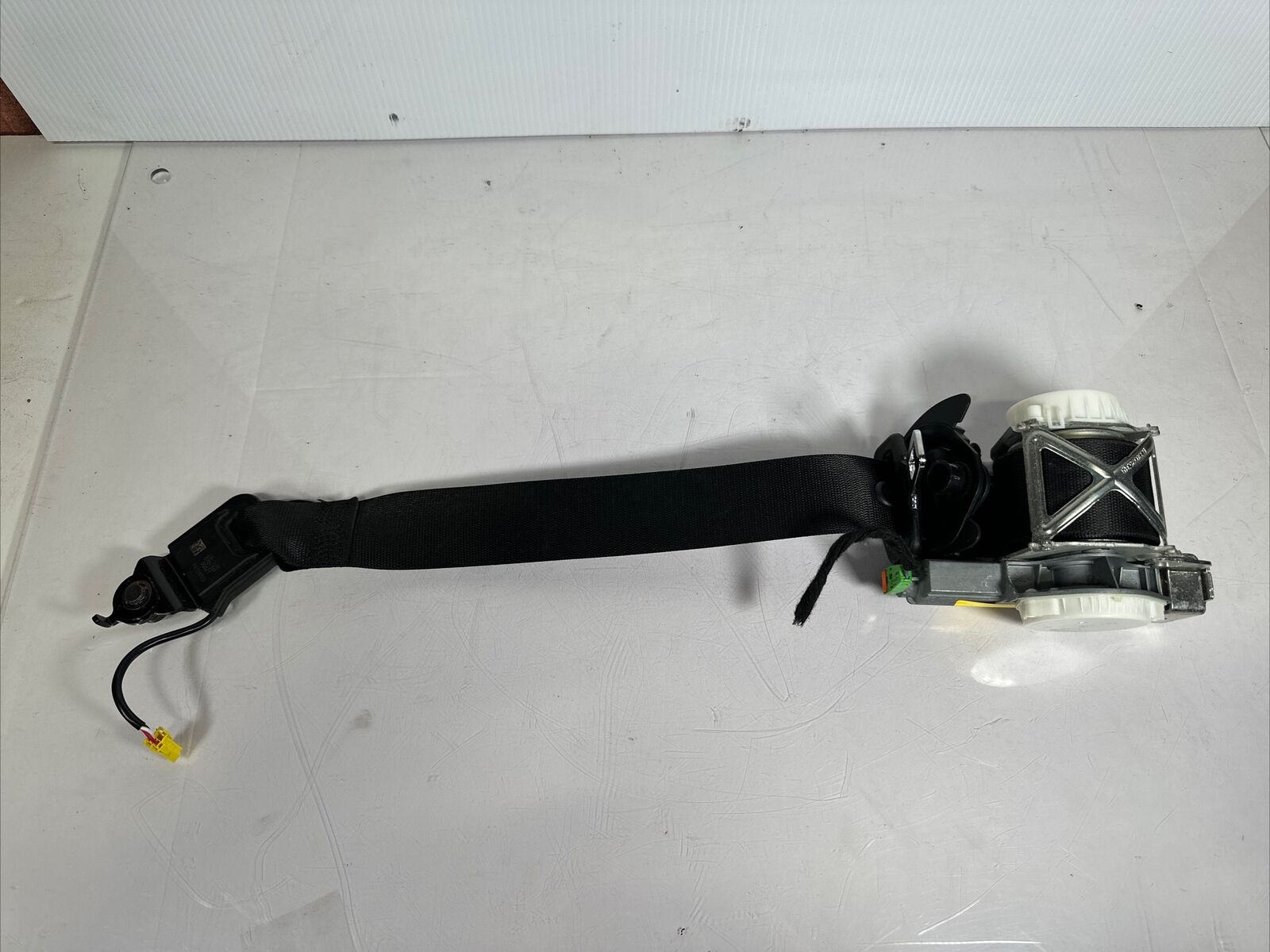 +A1284 W204 MERCEDES 08-14 C CLASS FRONT RIGHT SIDE SEAT BELT BLACK 2048609485