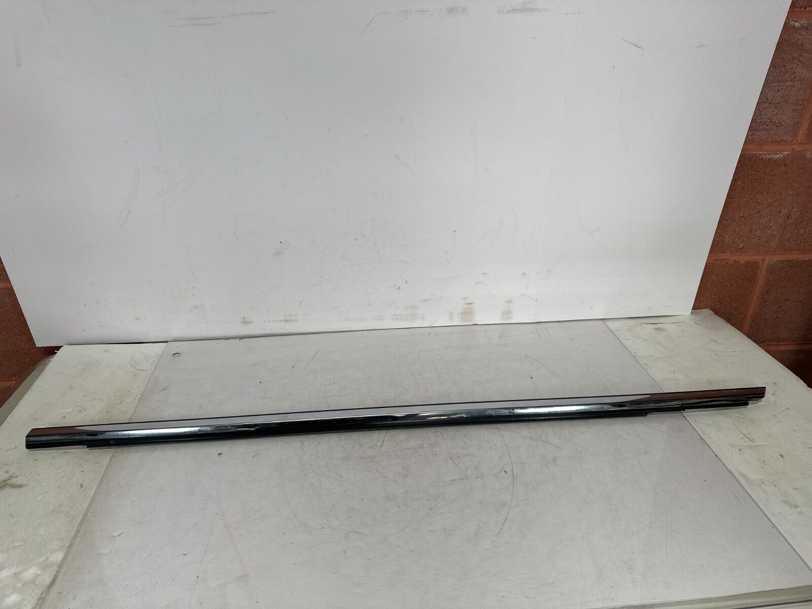 01-06 Lexus LS430 OEM Front Right Door Window Glass Outer Trim Molding