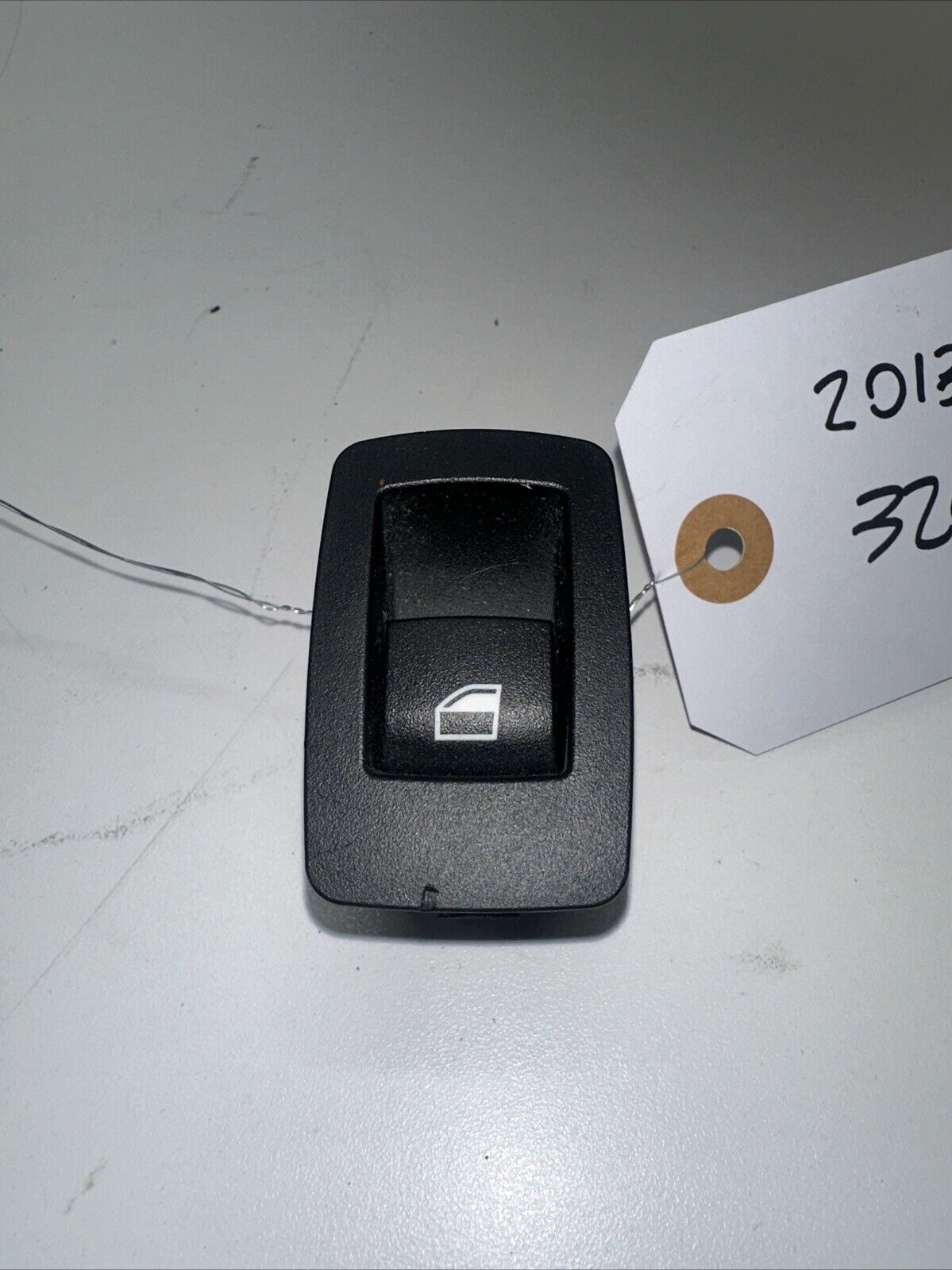 BMW X2 F39 REAR RIGHT PASSENGER SIDE DOOR WINDOW SWITCH OEM 2013
