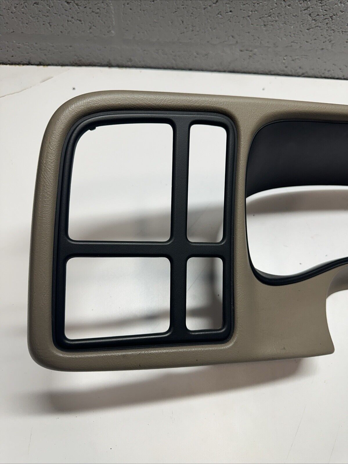 GM GMC OEM 2003-06 Silverado Tahoe Sierra Suburban Dash Trim Bezel