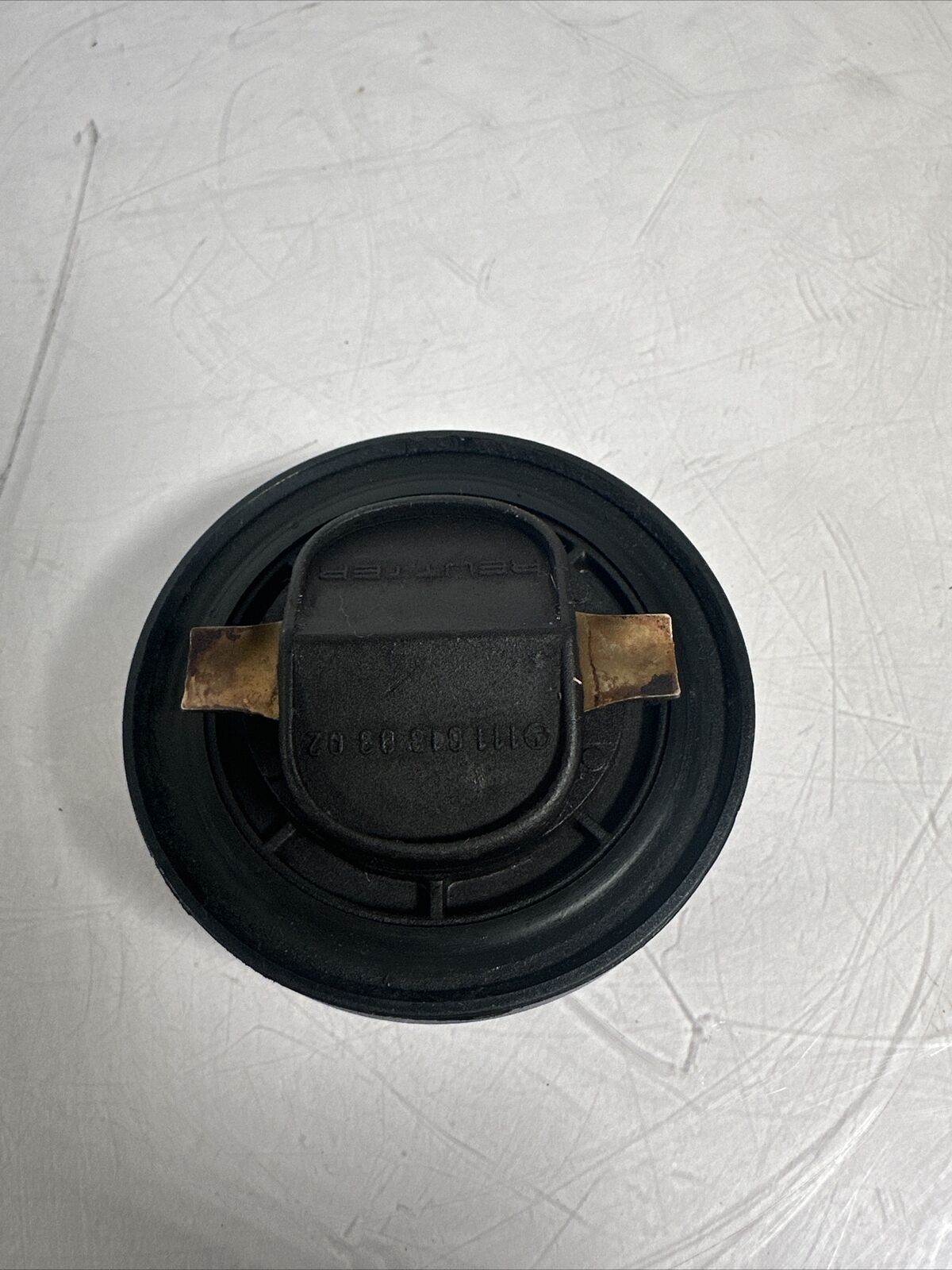 Genuine Mercedes Engine Oil Cap 11110180302 W124 W116 W108 W126 R107 W201 W210