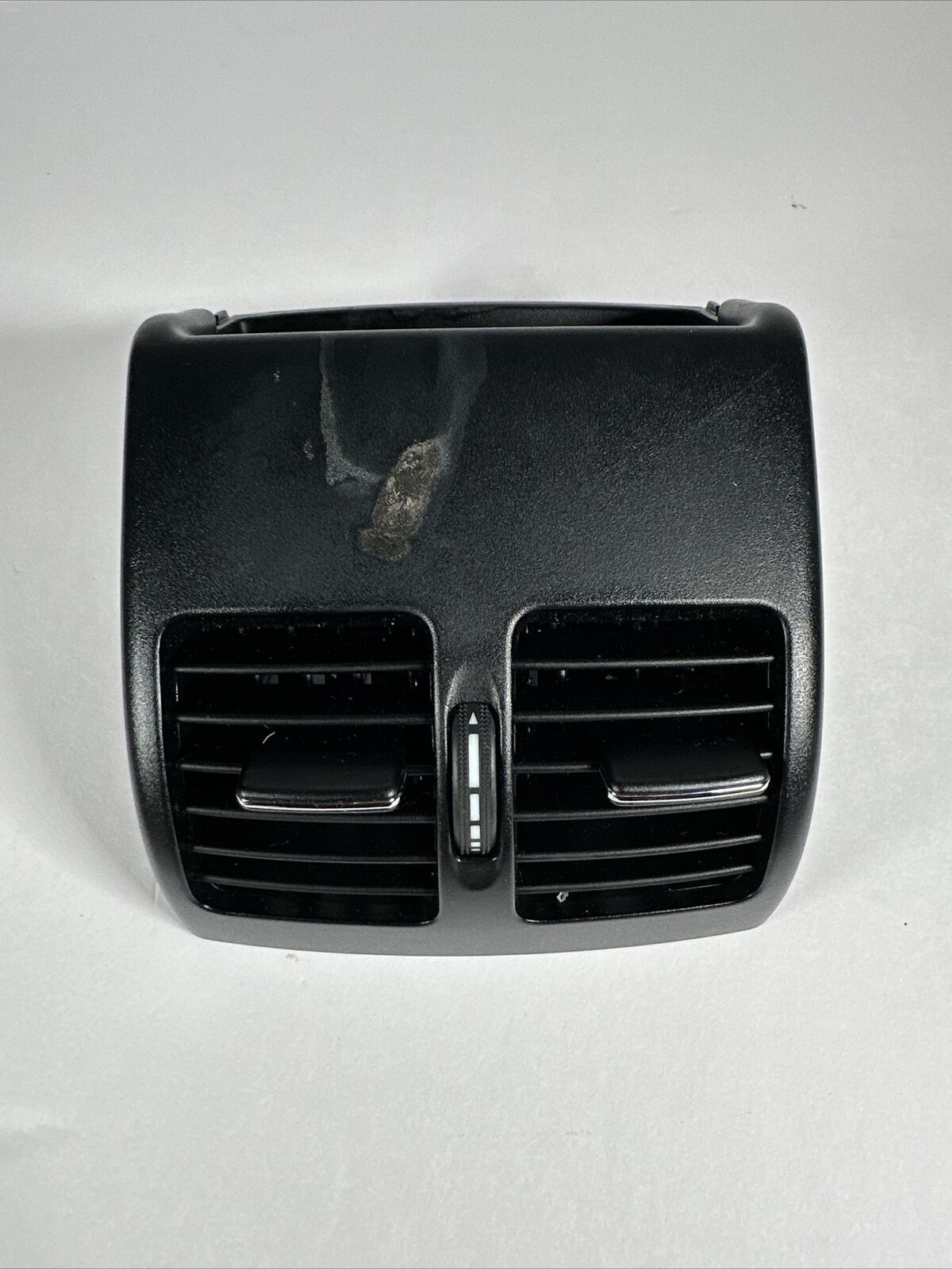 08-17 Mercedes W212 E350 C300  Rear Center Console Air Vent AC A/C Trim OEM